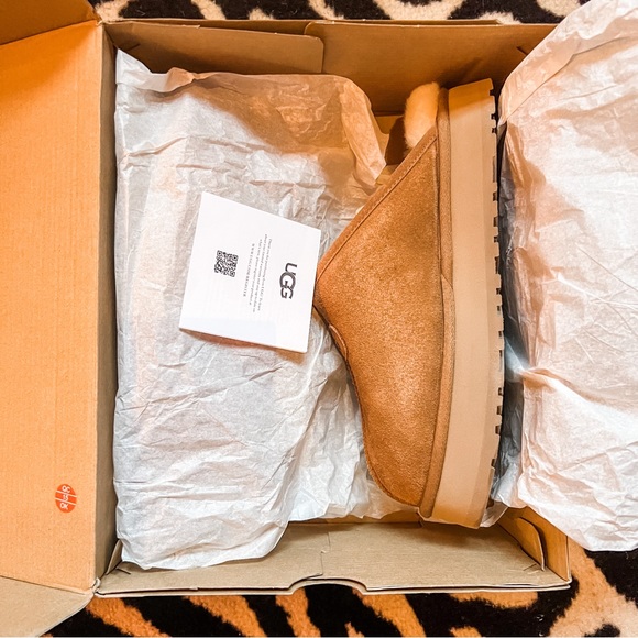 NWT UGG Discoquette Genuine Shearling Slide Slipper Chestnut Size Women’s 9 - Picture 6 of 15